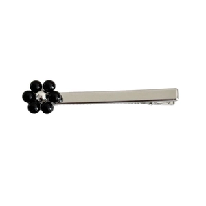 Barrette à cheveux minimaliste en métal argenté avec fleurs perlées noires élégantes
