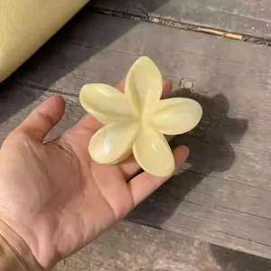 Pince à cheveux fleur jaune mate pour femmes accessoire de coiffure style vacances