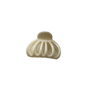 Retro shell-shaped cream hair claw clip with marble texture for elegant styling