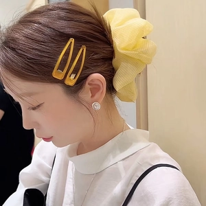 Set elastico per capelli a quadretti e fermagli in ambra per acconciature da donna