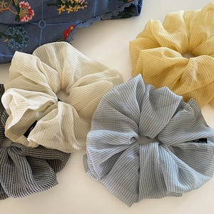 Set di elastici per capelli a quadretti in crema, giallo, blu e grigio per l'estate