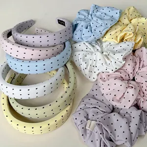 Ensemble serre-tête et chouchou macaron aux motifs de cœur en tons pastels