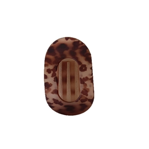Flat round tortoise shell hair claw clip in resin leopard print for women's hairstyles