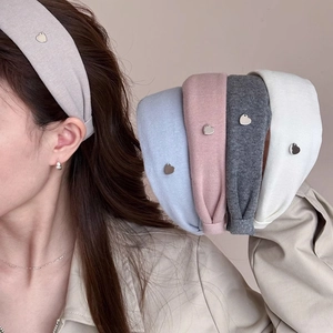Korean Style Women's Wide Knit Headband With Metal Heart Decor Ribbed Fabric Hair Band For Daily Hair Styling Accessory