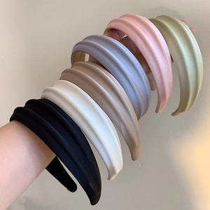 Serre-têtes rembourrés minimalistes en plusieurs couleurs pour un effet cheveux volumineux