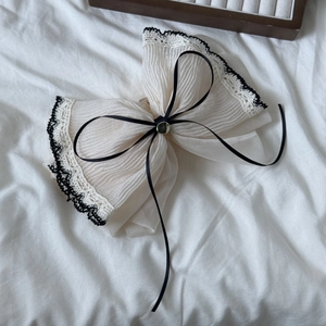 Pince à cheveux élégante en mousseline blanc cassé avec dentelle noire et nœud chic