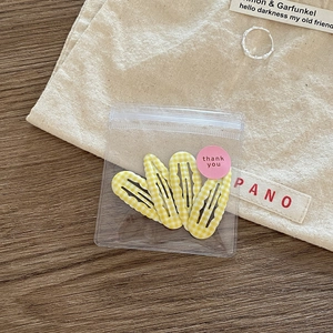 Three-piece yellow plaid BB hair clips with wavy edges in decorative gift packaging