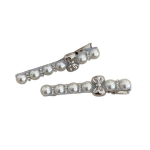 Lot de barrettes françaises élégantes avec perles blanches et nœud argenté scintillant