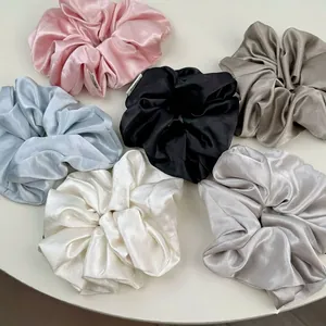 Chouchous en satin brillant de diverses couleurs élégantes pour la coiffure