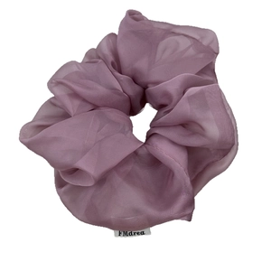 Eleganter lila Netz-Haargummi aus leichtem Chiffon-Stoff mit Markenetikett für Damen