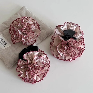 Set di fermagli per capelli a fiori con bordi rossi e elastico coordinato