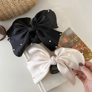 Pince à Cheveux Élégante en Satin Avec Fausses Künstliche Perles Grande Griffe à Cheveux Pour Femmes Style Hepburn Accessoires