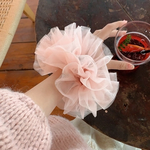 Chouchou géant rose en organza avec dentelle pour coiffures de style ballerine