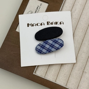 Zweiteiliges Set Stoff-Haarspangen mit blauem Vintage-Karo und schlichtem Schwarz