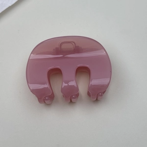 Detail view of the durable metal spring and purple translucent teeth on the hair claw clip