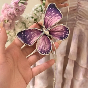 Exquisite lila Schmetterling-Haarklammer mit Strasssteinen und elegantem langen Quasten