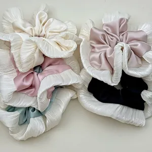 Lot de 4 grands chouchous élégants en satin à volants : crème, rose, bleu et noir
