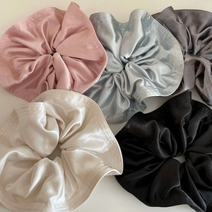 Lot de chouchous élégants en satin de soie en rose, bleu, gris, crème et noir