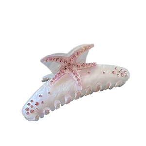 Elegante molletta per capelli a stella marina con strass rosa e trama marmorizzata