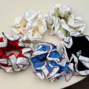 Lot de 5 chouchous plissés aux bords ondulés en couleurs variées avec coutures contrastées