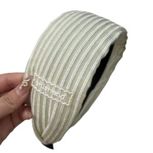Serre-tête large rayé vert clair pour femme avec effet de sommet crânien surélevé