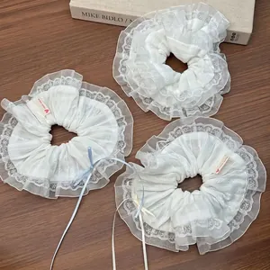 Set di 3 elastici per capelli in pizzo bianco e organza con etichette fatte a mano