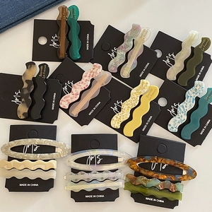Lot de barrettes à cheveux en acétate aux motifs de tortue et tons pastel sur carte