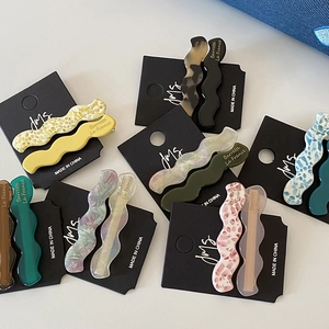 Lot de barrettes à cheveux ondulées en acétate avec divers motifs et couleurs vives