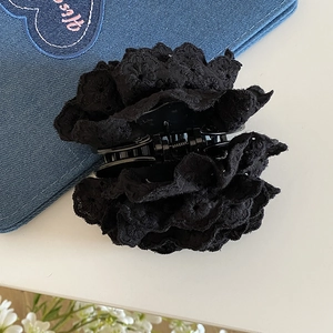 Pince à cheveux vintage en dentelle noire avec rose brodée élégante pour femmes