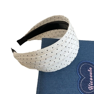 Chices cremefarbenes breites gepunktetes Stirnband mit rutschfestem Design für Damen