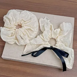 Set elastici per capelli retrò francesi in pizzo bianco con ricami e fiocco nero