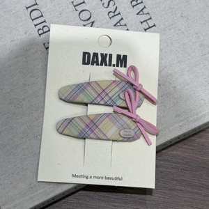 Lot de barrettes à cheveux en tissu écossais violet avec nœuds roses sur carte