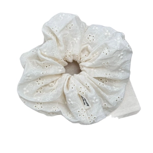 Elastico per capelli bianco ricamato a fiori stile francese con etichetta fatta a mano