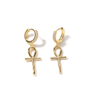 Boucles d'oreilles croix Ankh dorées avec cristaux de zircon dans un style punk hip-hop