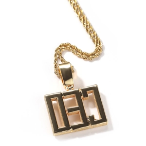 Collier hip hop avec pendentif CEO doré, chaîne torsadée et détails en oxyde de zirconium