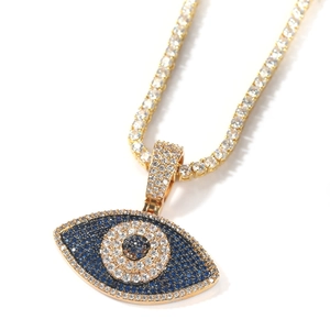 Pendentif œil de démon hip-hop doré avec pierres bleues et blanches sur chaîne tennis