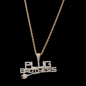 Collar hip-hop dorado con colgante letras Plug Brothers y circonitas blancas brillantes