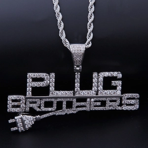 Colgante letras Plug Brothers hiphop plateado con circonitas y cadena de cuerda gruesa