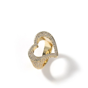 Bague coeur évidé en placage d'or avec pavé de zircons cubiques ronds et style hip-hop