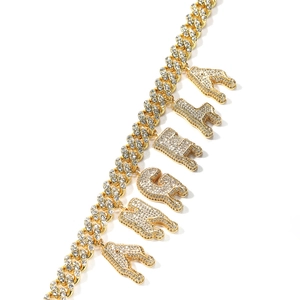 Collana cubana hip hop dorata con pendente lettera SAFINA e cristalli trasparenti