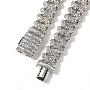 Makro-Detail der 16mm Iced-Out-Panzerkette mit Baguette-Zirkonia und sicherem Verschluss