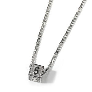 Collier hip hop avec pendentif cube serti de zircons et motif numéro 5 en métal argenté