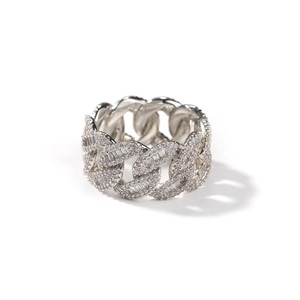 Nahaufnahme des Cuban Link Hip-Hop-Rings mit Zirkonia im Baguetteschliff Dekor