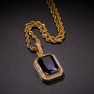 Collier chaîne hip hop avec un grand pendentif en pierre bleue rectangulaire
