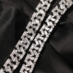 Collier hip hop iced out avec diamants taille baguette et chaîne en métal argenté