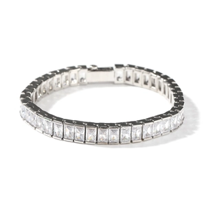 Bracelet tennis argenté avec pierres de zircone rectangulaires et fermoir à cliquet