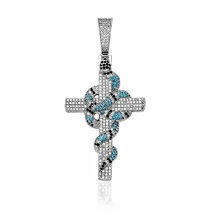 Luxe hiphop kruis hanger met blauwe en zwarte pavé slang op een witte achtergrond