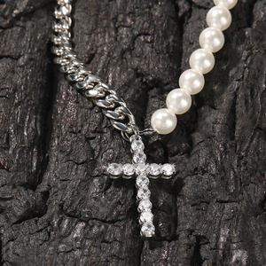 Collier chaîne cubaine 8mm en acier inoxydable et perles avec pendentif croix en zircon