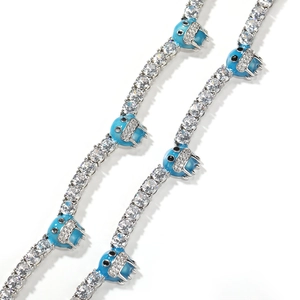 Collar estilo hip hop plateado con colgantes de monstruo azul y circonitas brillantes