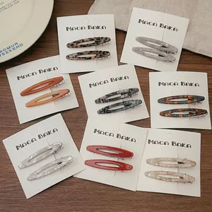 Lot de 16 barrettes ovales en acétate avec 8 motifs marbrés sur fond en bois